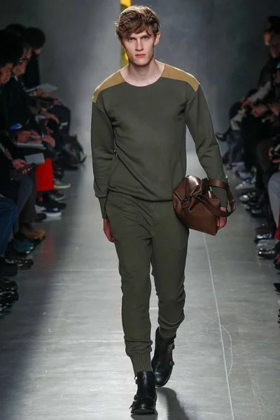 Look 14